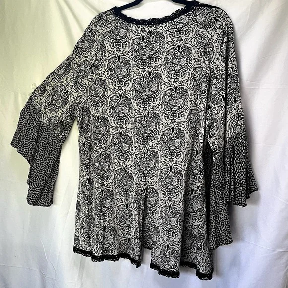 Solitaire Top Womens 1X Black White Print Boho Crochet Trim Peasant Curvy Shape - Picture 6 of 9